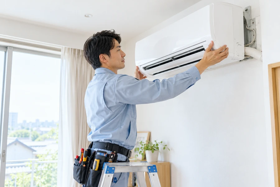 エアコンの取付作業のイメージ